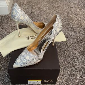 BADGLEY MISCHKA ROUGE POINTED TOE PUMP. SZ 6.5